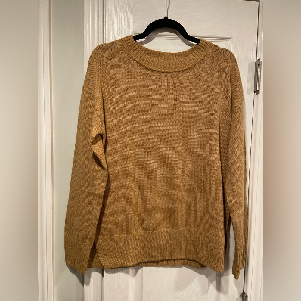 NWT Banana Republic Size M Tan Camel Long Sleeve Oversized Split Hem Sweater